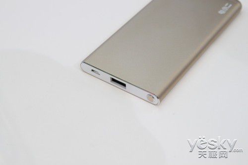 iPhone6移動(dòng)電源唱主角 電小二參展高交會(huì)