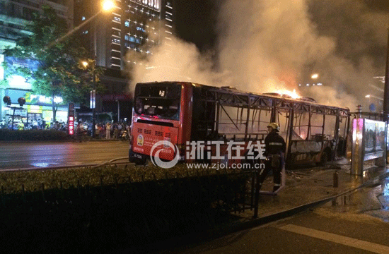 杭州自燃公交車自動(dòng)滅火器為何失靈？45輛同款車全停運(yùn)