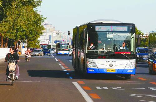 福田汽車2013年實(shí)現(xiàn)營收341.5億元 凈利降四成