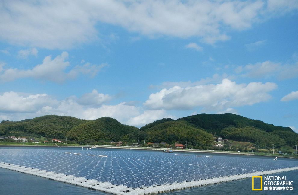 日本家庭供：電使用水上太陽能板