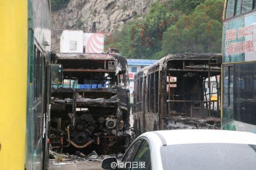 廈門11輛公交車自燃被燒毀  金龍電氣混合動(dòng)力受牽連