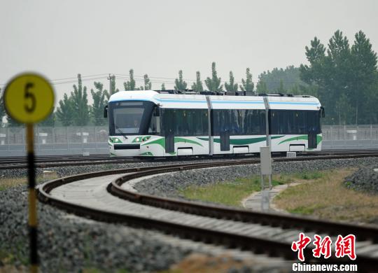 世界首列氫燃料混合動力有軌電車亮相河北唐山（圖）