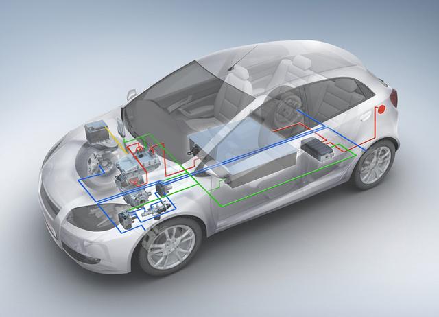 董揚(yáng)：汽車(chē)企業(yè)需要重新審定電動(dòng)汽車(chē)戰(zhàn)略