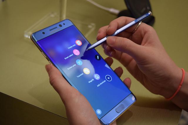 Galaxy Note 7手機(jī)電池發(fā)生爆炸 三星決定推遲發(fā)貨