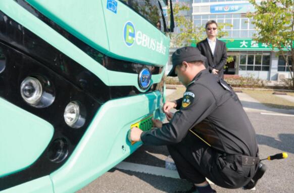 深圳試點(diǎn)新能源車專屬車牌 全國(guó)首批號(hào)牌“花落”比亞迪