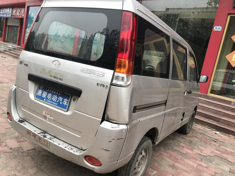 孔祥言購(gòu)買的唐駿電動(dòng)汽車