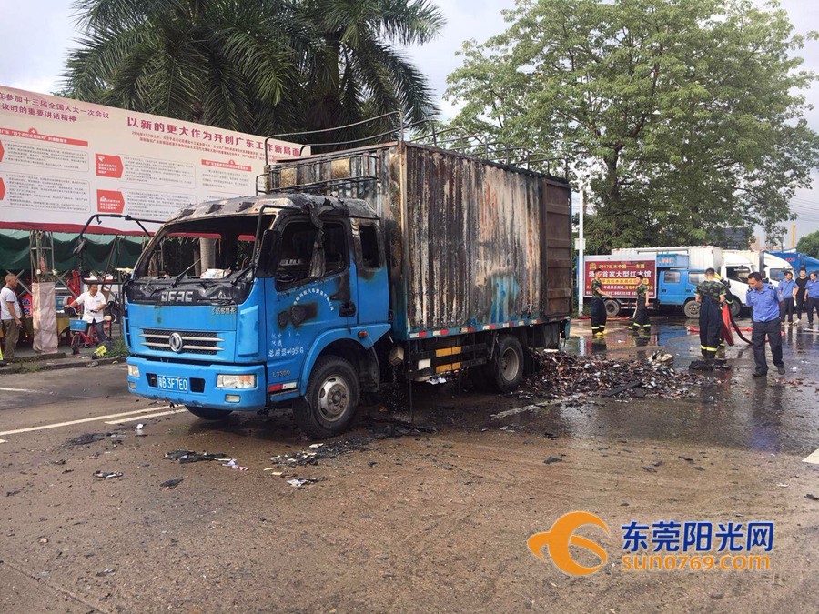 東莞貨車突然著火 一車電池全沒了