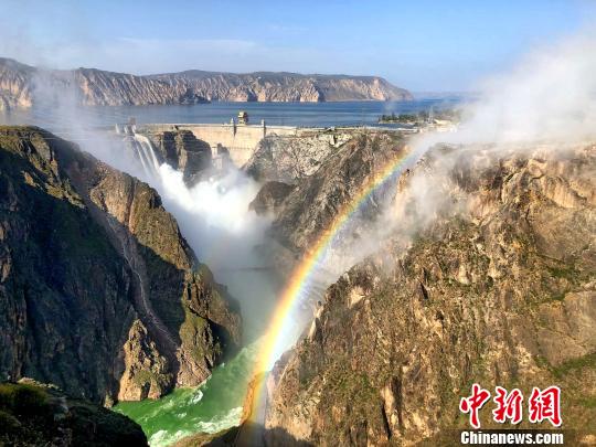 黃河上游最大水電站——青海龍羊峽水電站