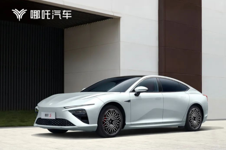 哪吒汽車10月交付逾1.8萬輛 年內累計交付近13萬輛